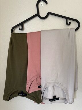 Robert Barakett Khaki 3 Short Sleeve tees. Preowned, in good condition!